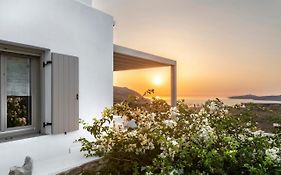 White Tinos Luxury Suites